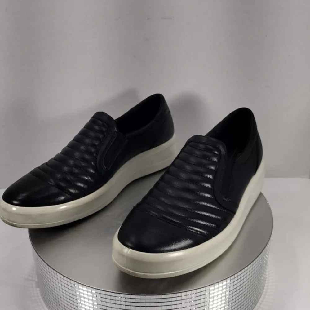 Ecco Black Slip-On Men's Shoes size 41/10.5 pre owned good condition